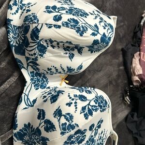 40F white and blue flowered lane Bryant bra